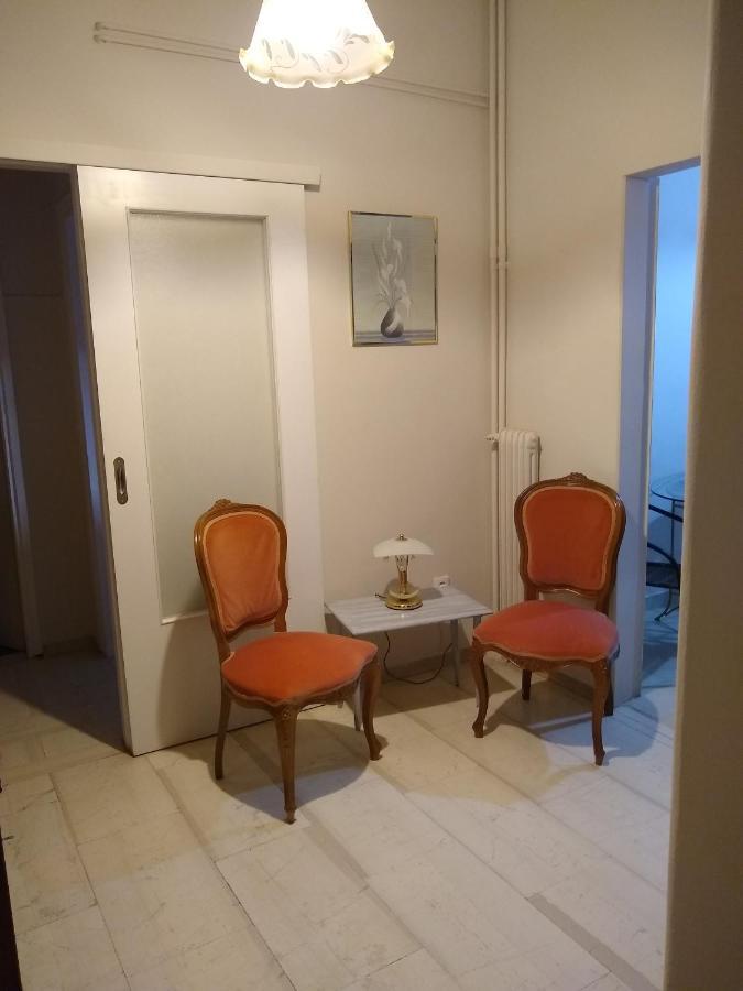 Acropolis Within 10 Minutes Walk! Classical Apartment And A Hostess At Your Side! Athen Exterior foto